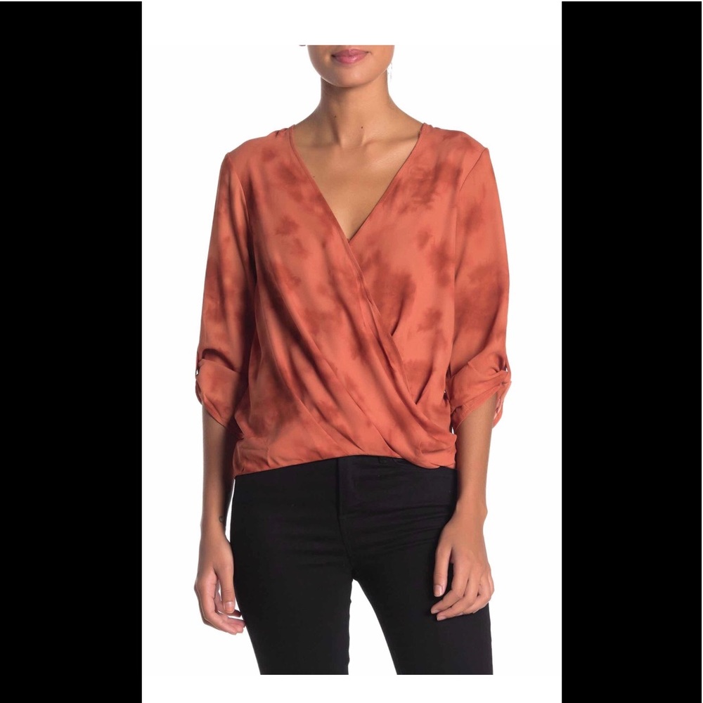 Lush crossover print low hem blouse 👚